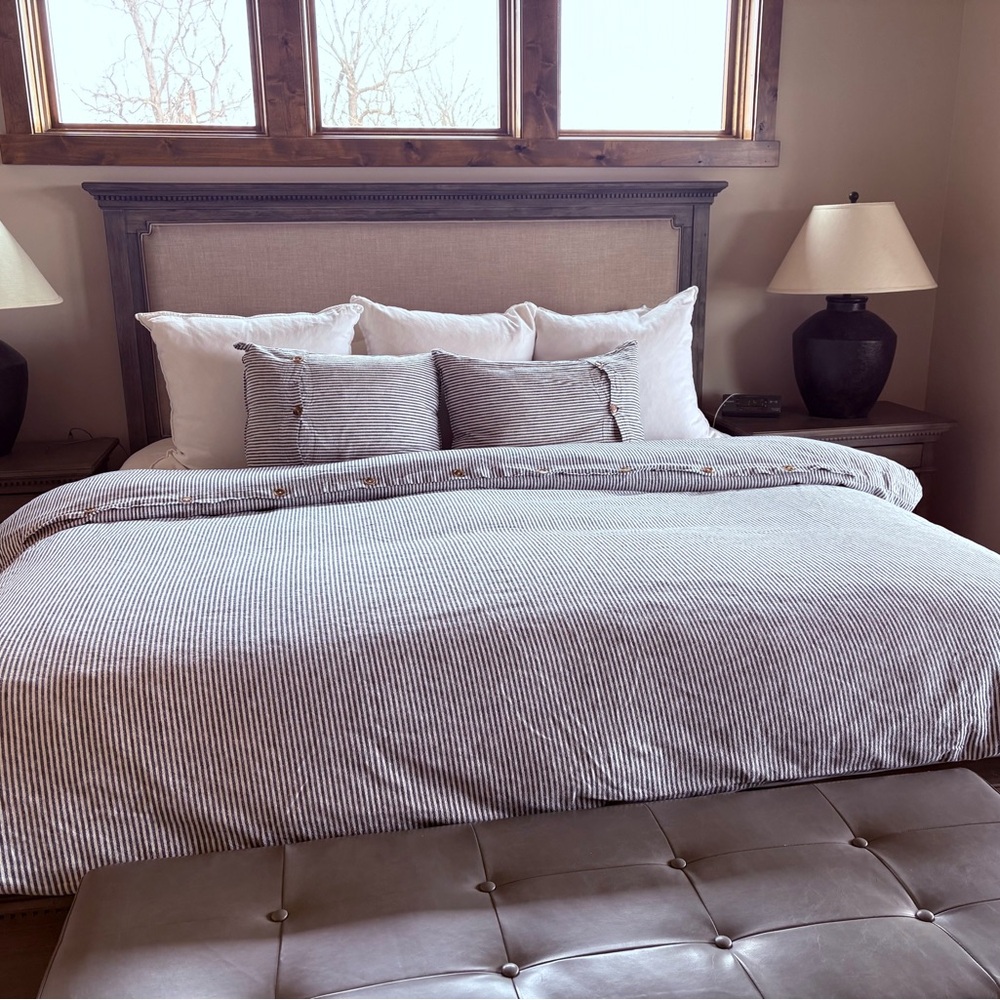 Pottery Barn Wheaton standard shams set of 2. King duvet sold separately.